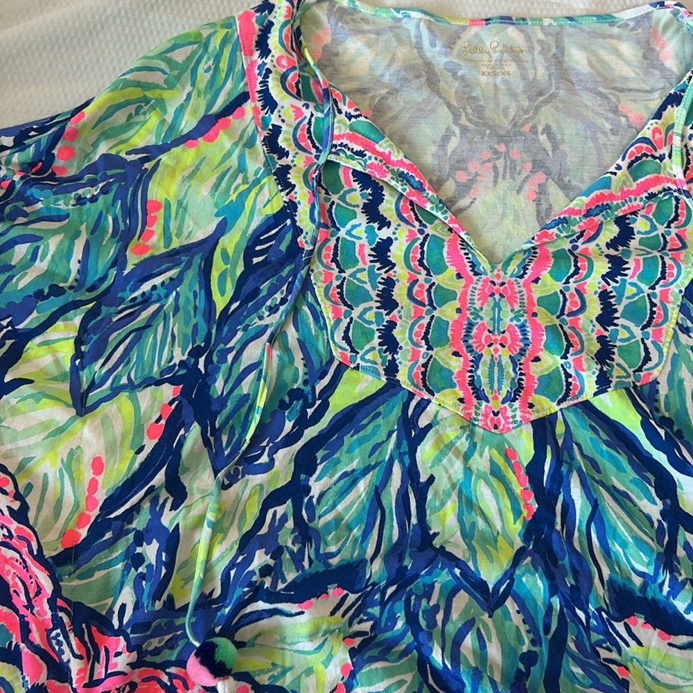 Lilly Pulitzer Britta Knit Tunic Swirling Seadream size XS
PROJECT due to hole - Picture 12 of 16